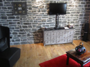 Отель Pleasing Holiday Home in Awenne with Terrace  Авенн
